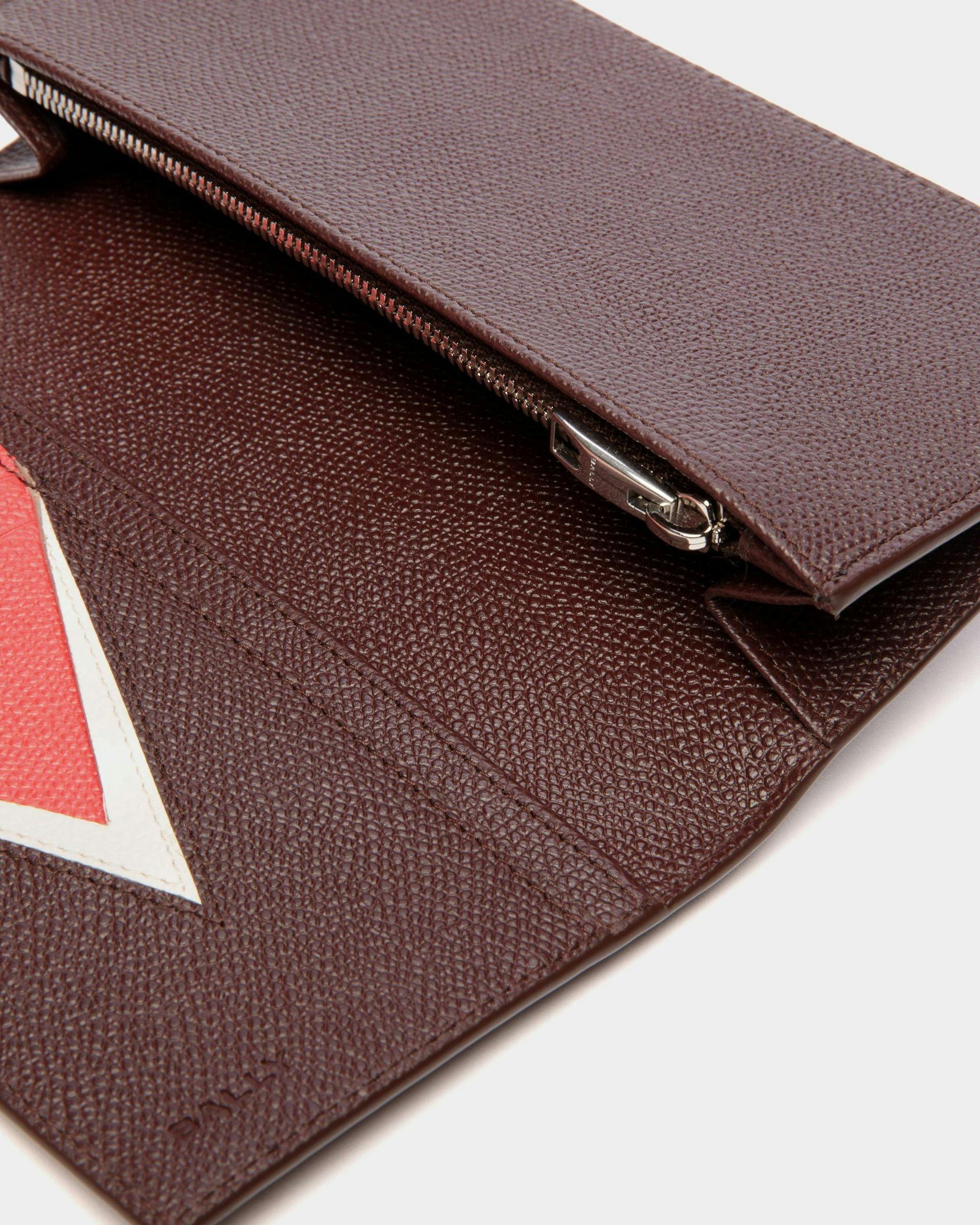 Men's Flag Continental Wallet In Chestnut Brown Grained Leather | Bally | Still Life Detail