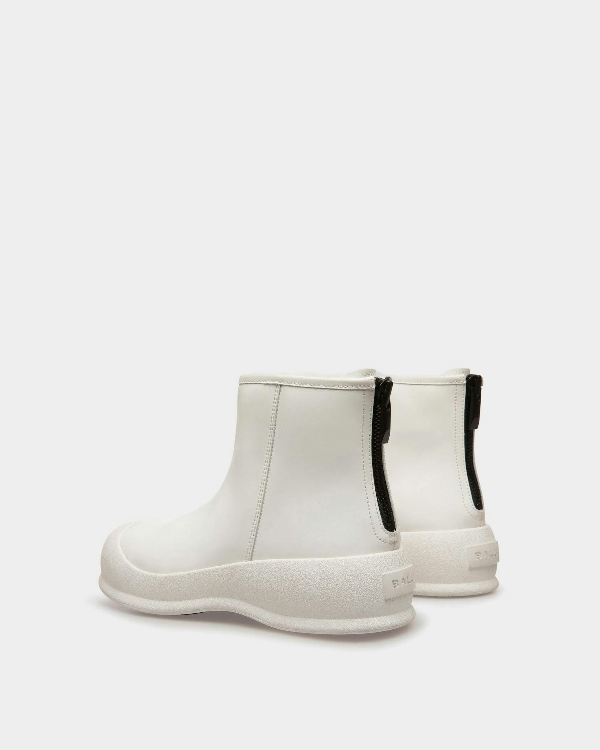 Frei Boots In White Rubber-coated Leather - Women's - Bally - 04