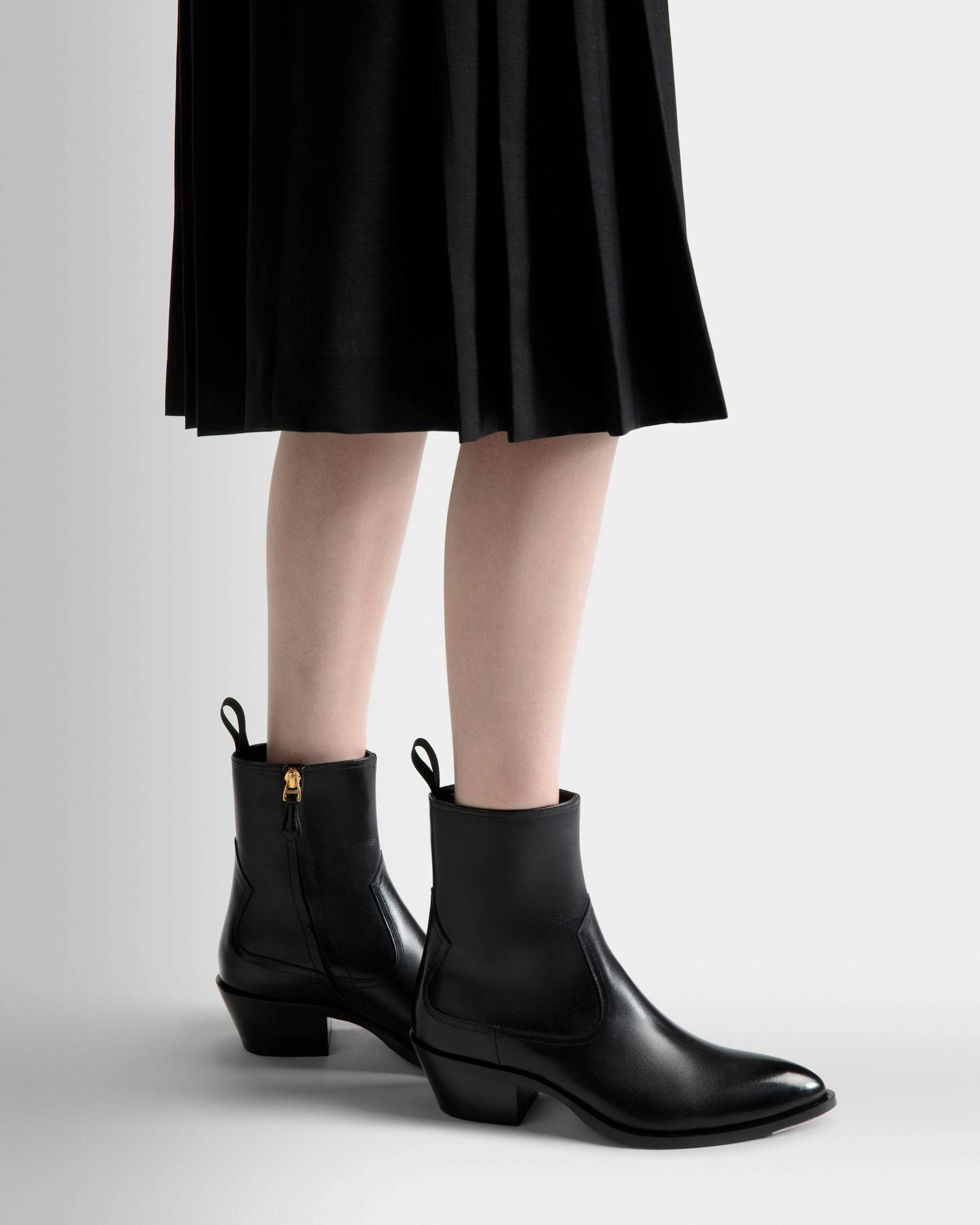 Vegas Boots In Black Leather - Women's - Bally - 02