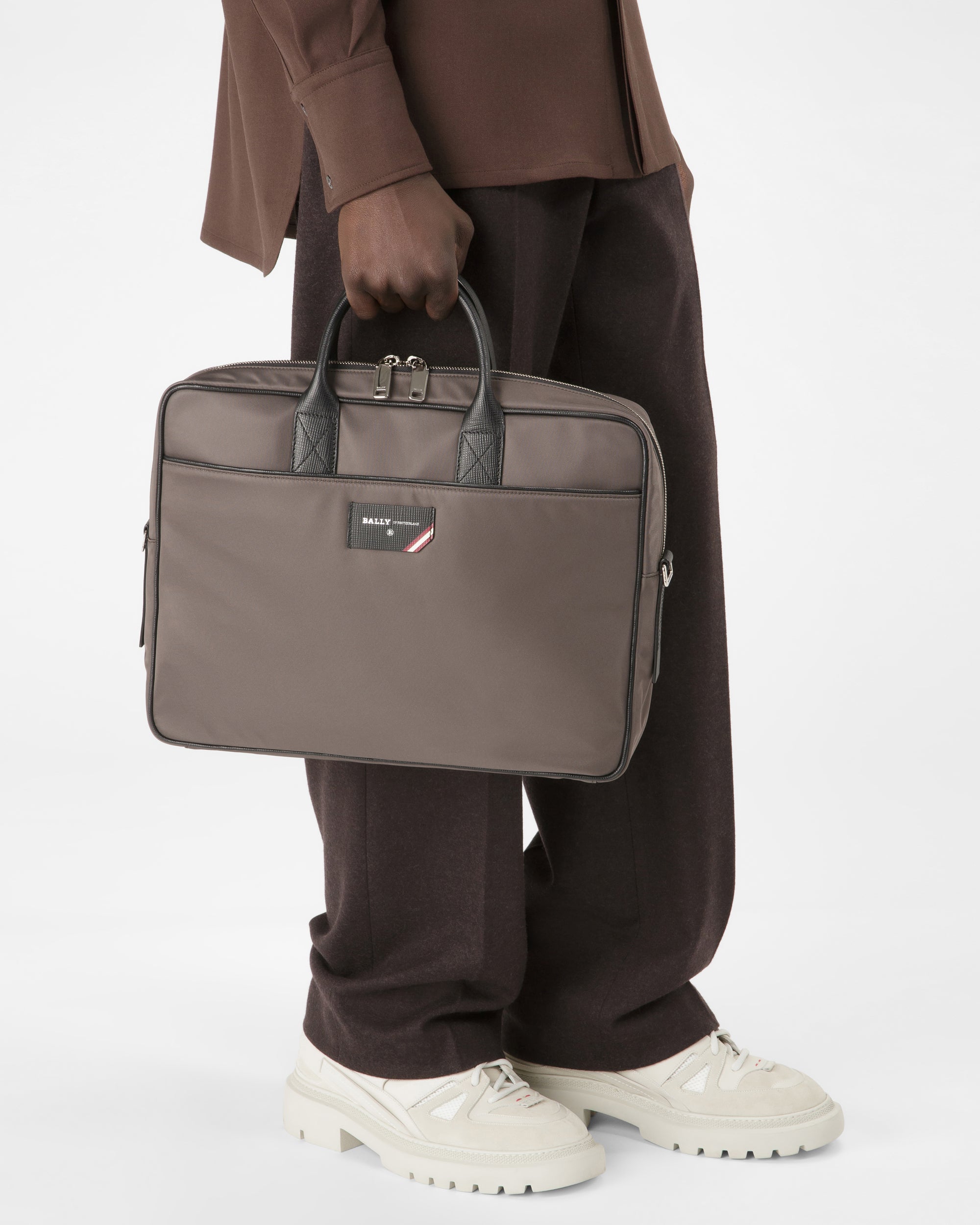 Faldy Recycled Nylon Beniness Bag In Army Green - Men's - Bally - 02