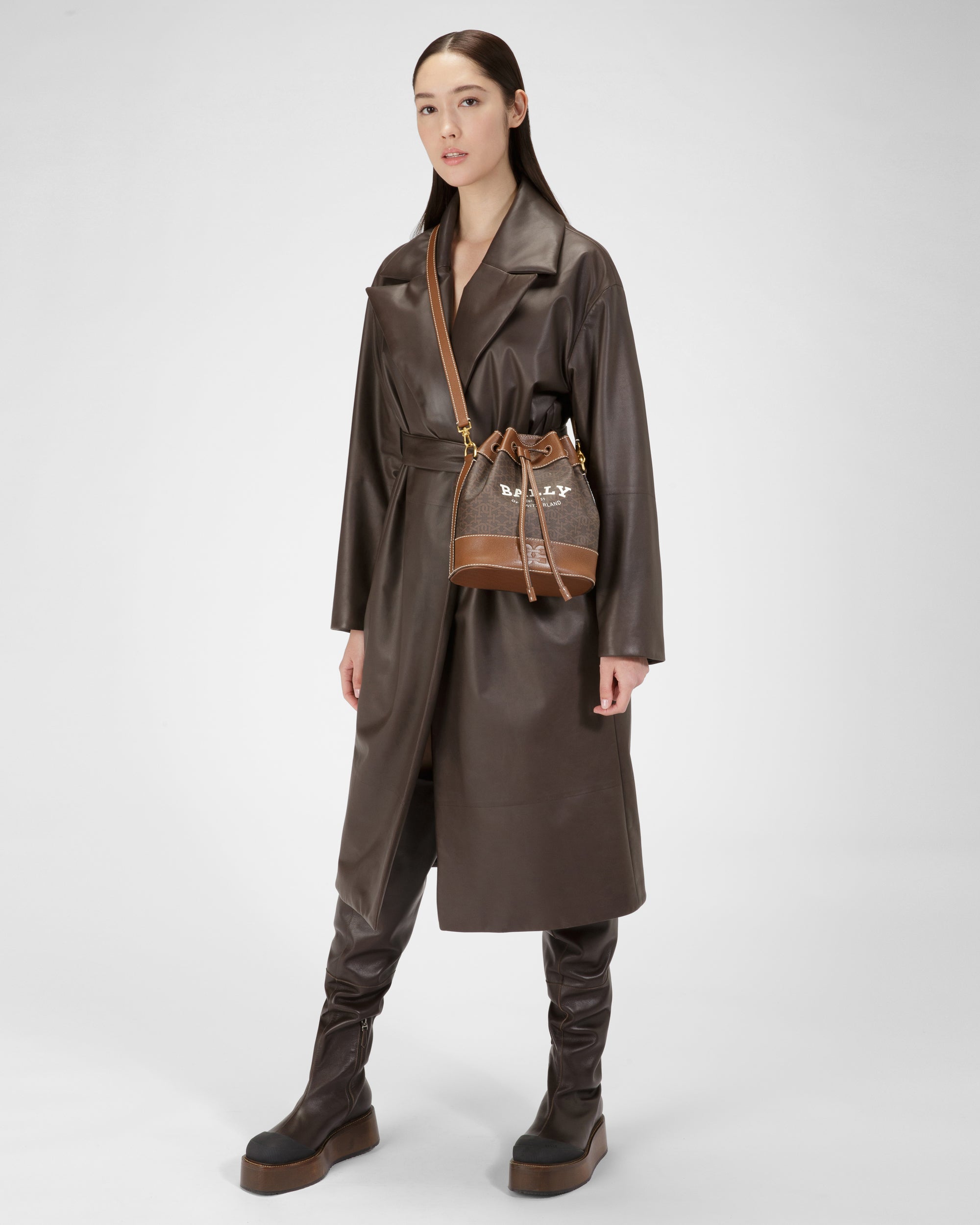 Cleoh Tpu Bucket Bag In Brown - Women's - Bally - 02