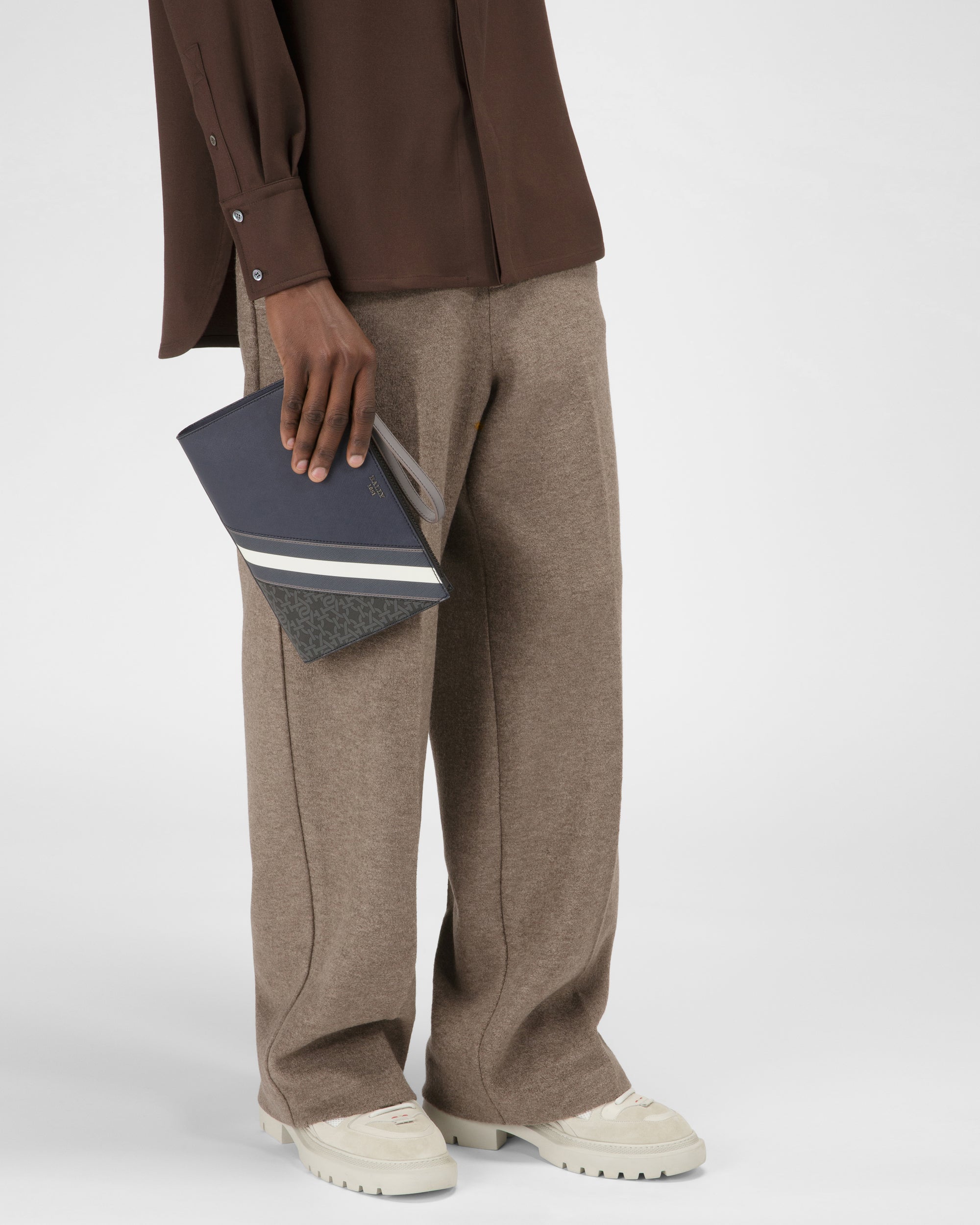 Makid Leather Clutch Bag In Navy - Men's - Bally - 02