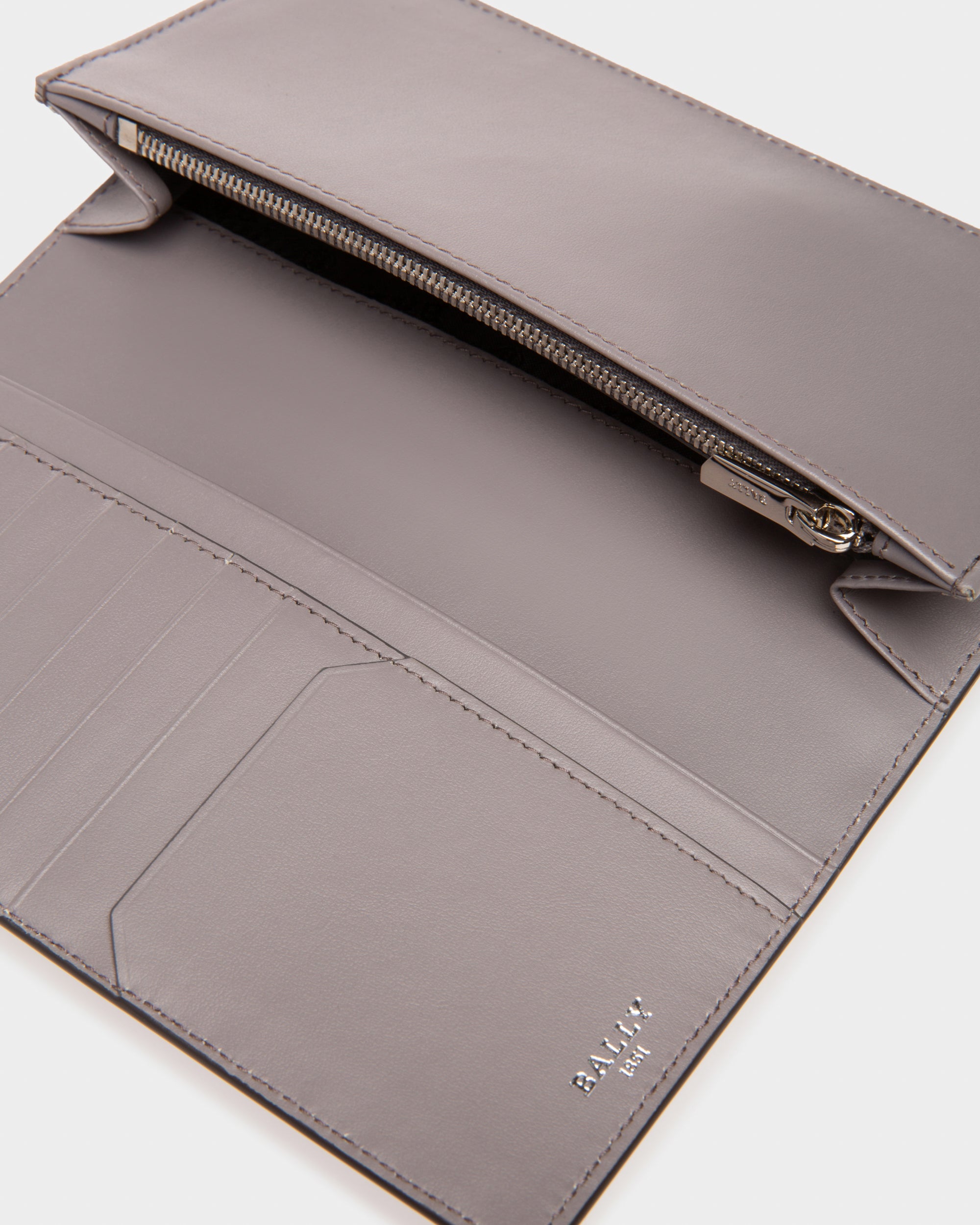 Baliro Leather Continental Wallet In Army Green - Men's - Bally - 04