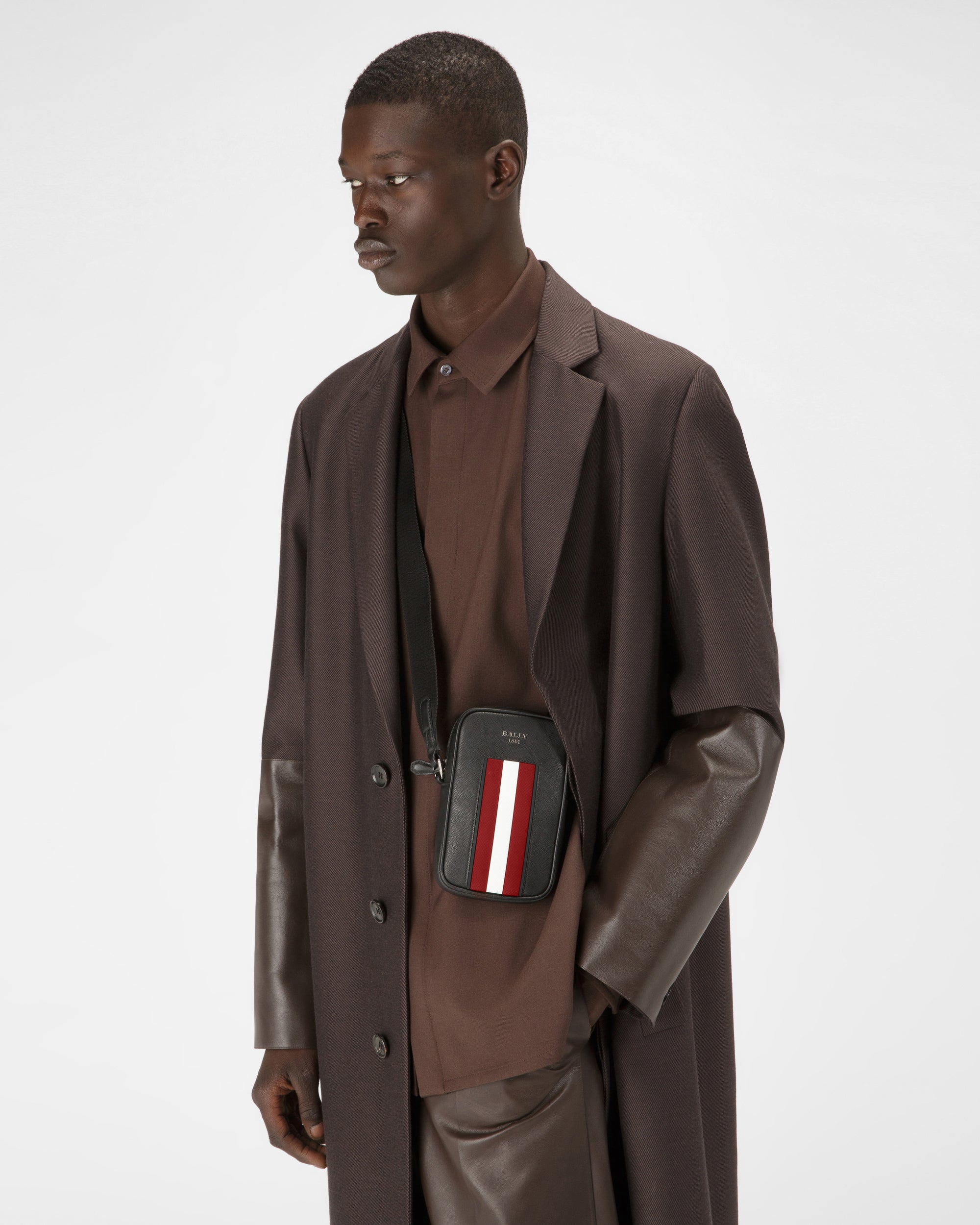 Benty Leather Phone Wallet In Black - Men's - Bally - 01