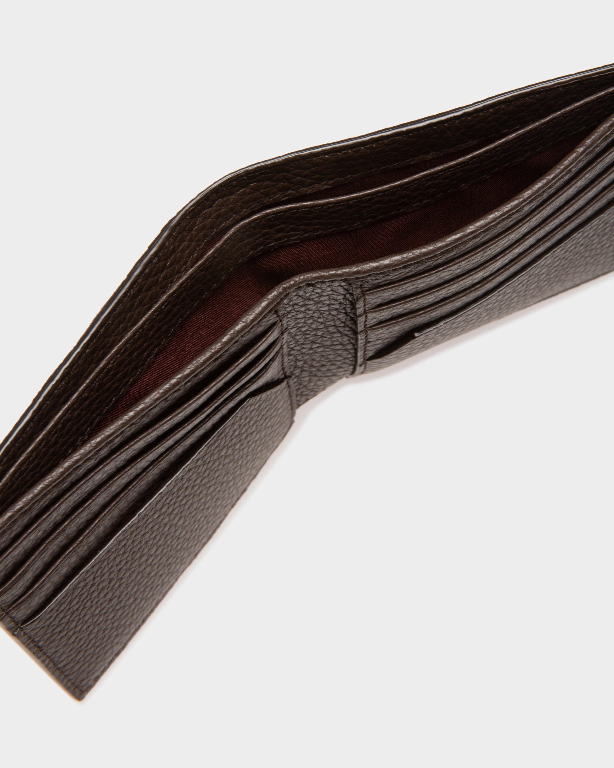 Scrasai Leather Wallet In Ebony Brown - Men's - Bally - 04