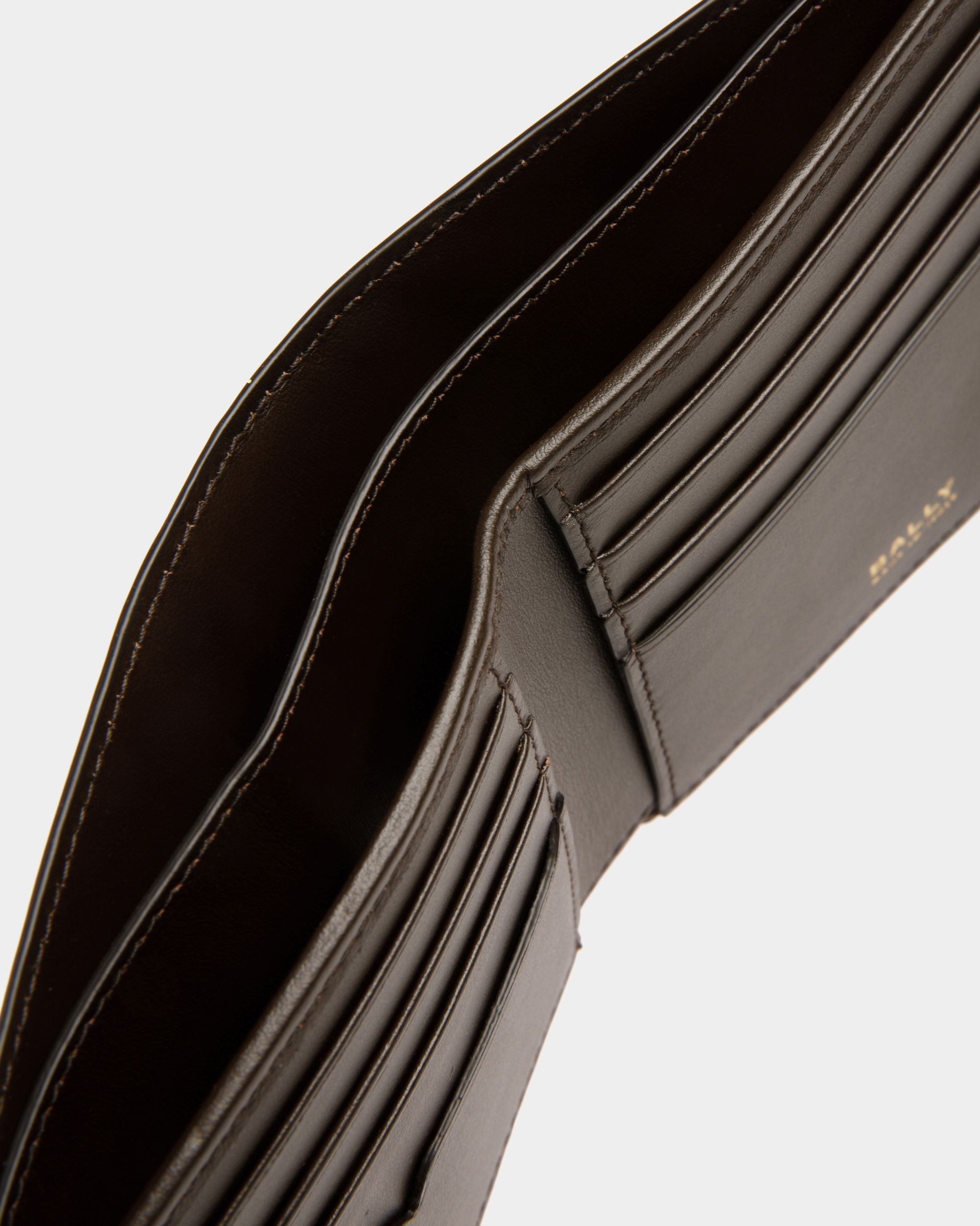 Speciale Bi-fold Wallet In Brown Leather - Men's - Bally - 04