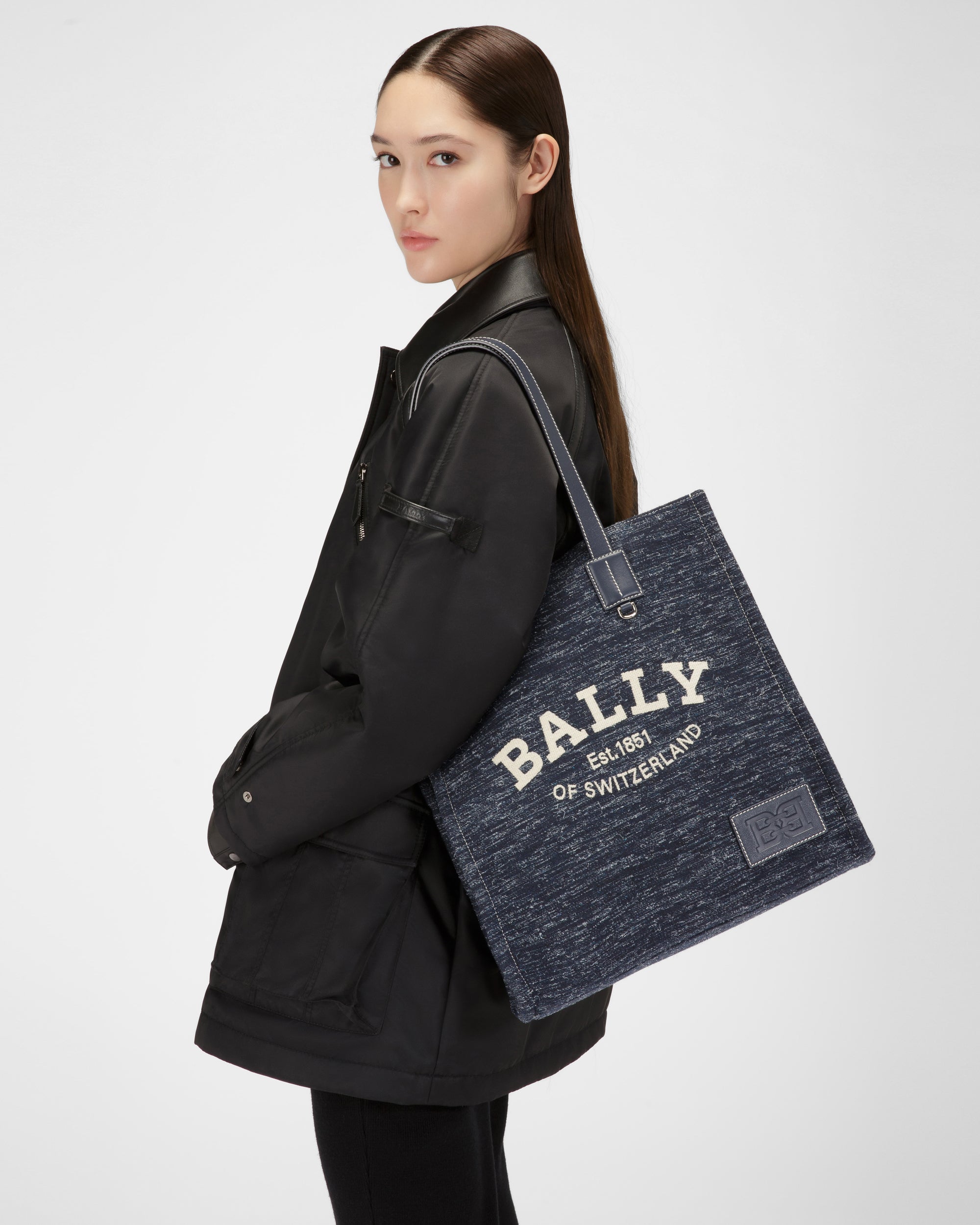 Crystalia Fabric Tote In Navy - Women's - Bally - 02