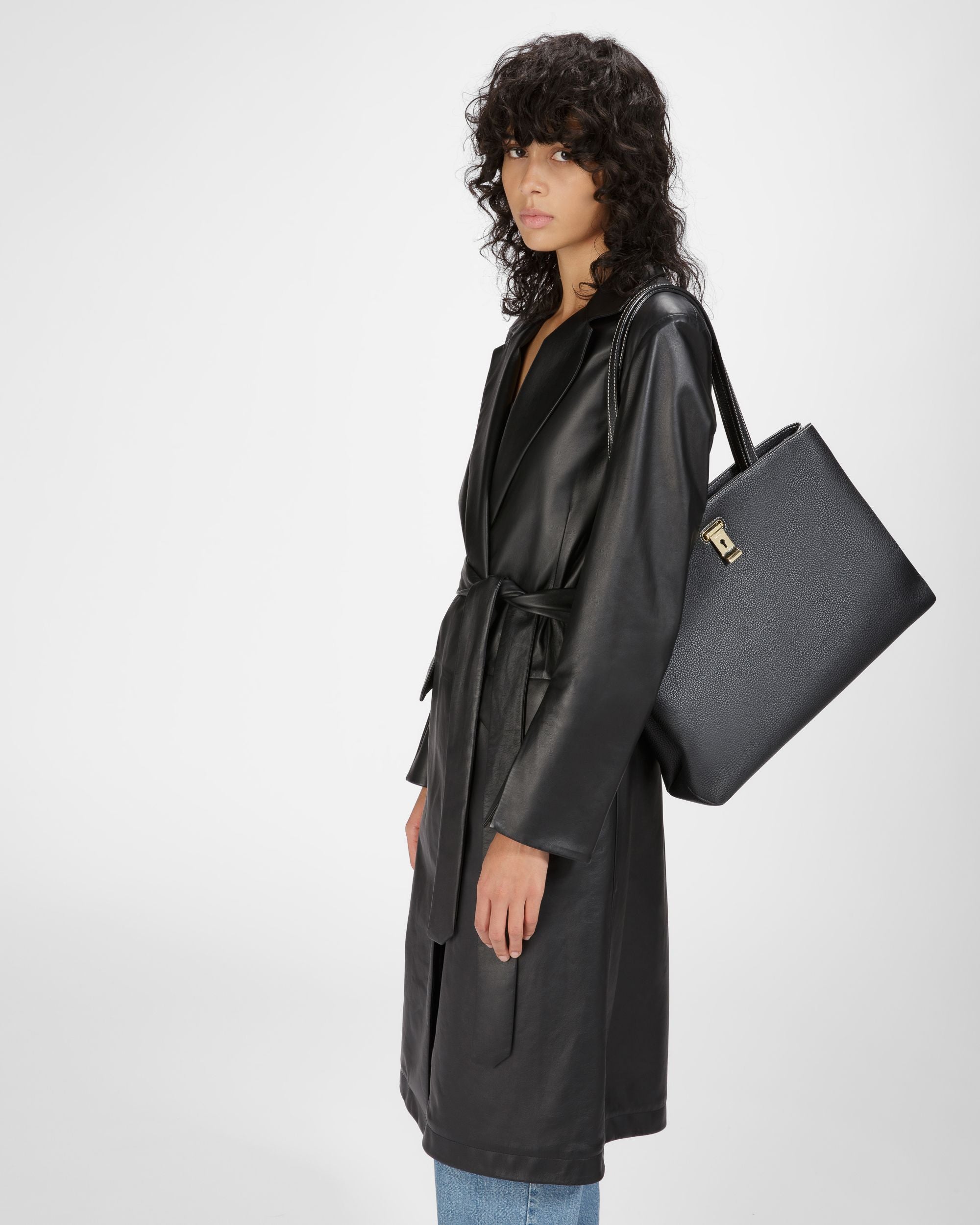 Lock Me Tote Bag In Black Leather - Women's - Bally - 02