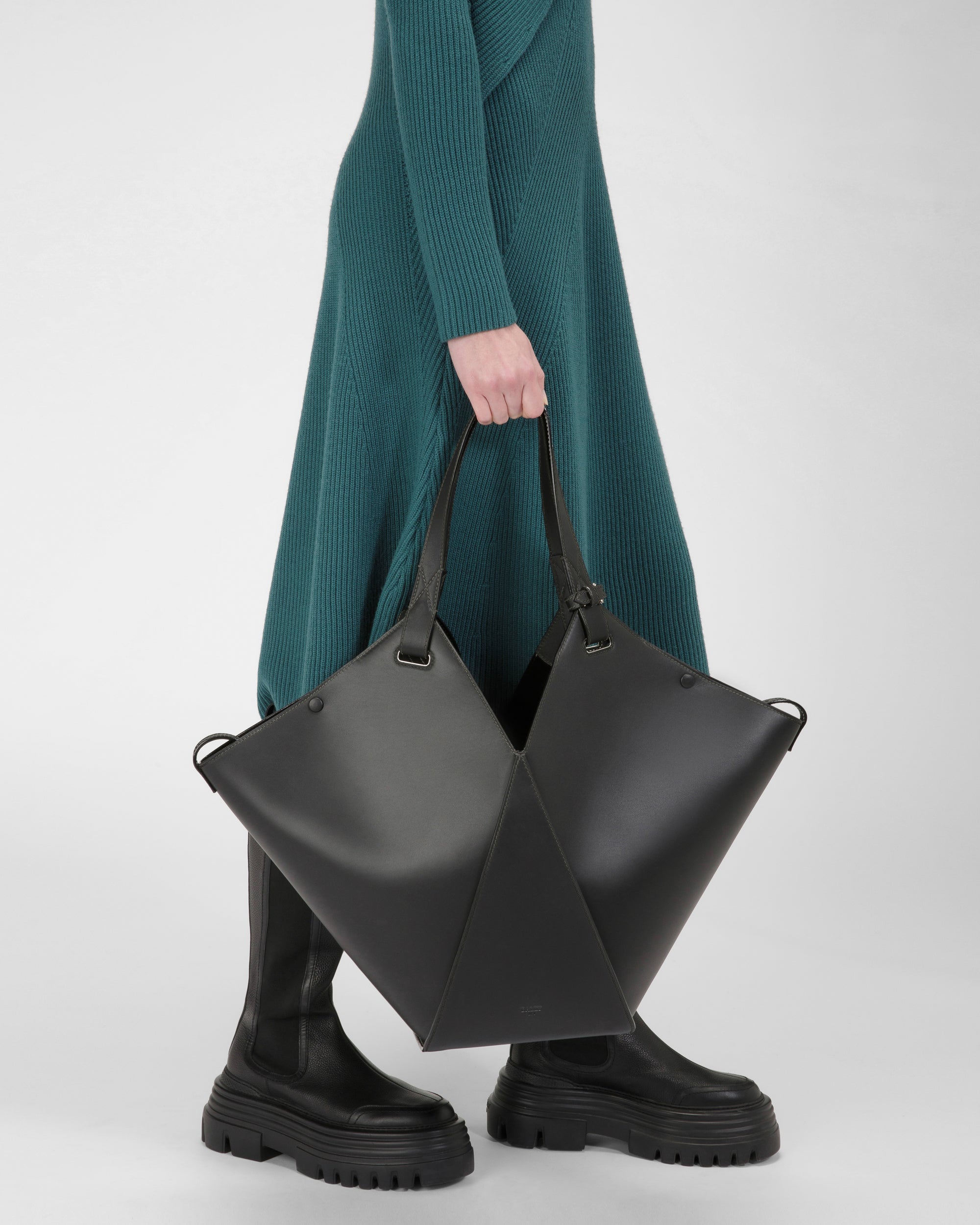 Ahria Leather Tote In Black - Women's - Bally - 08