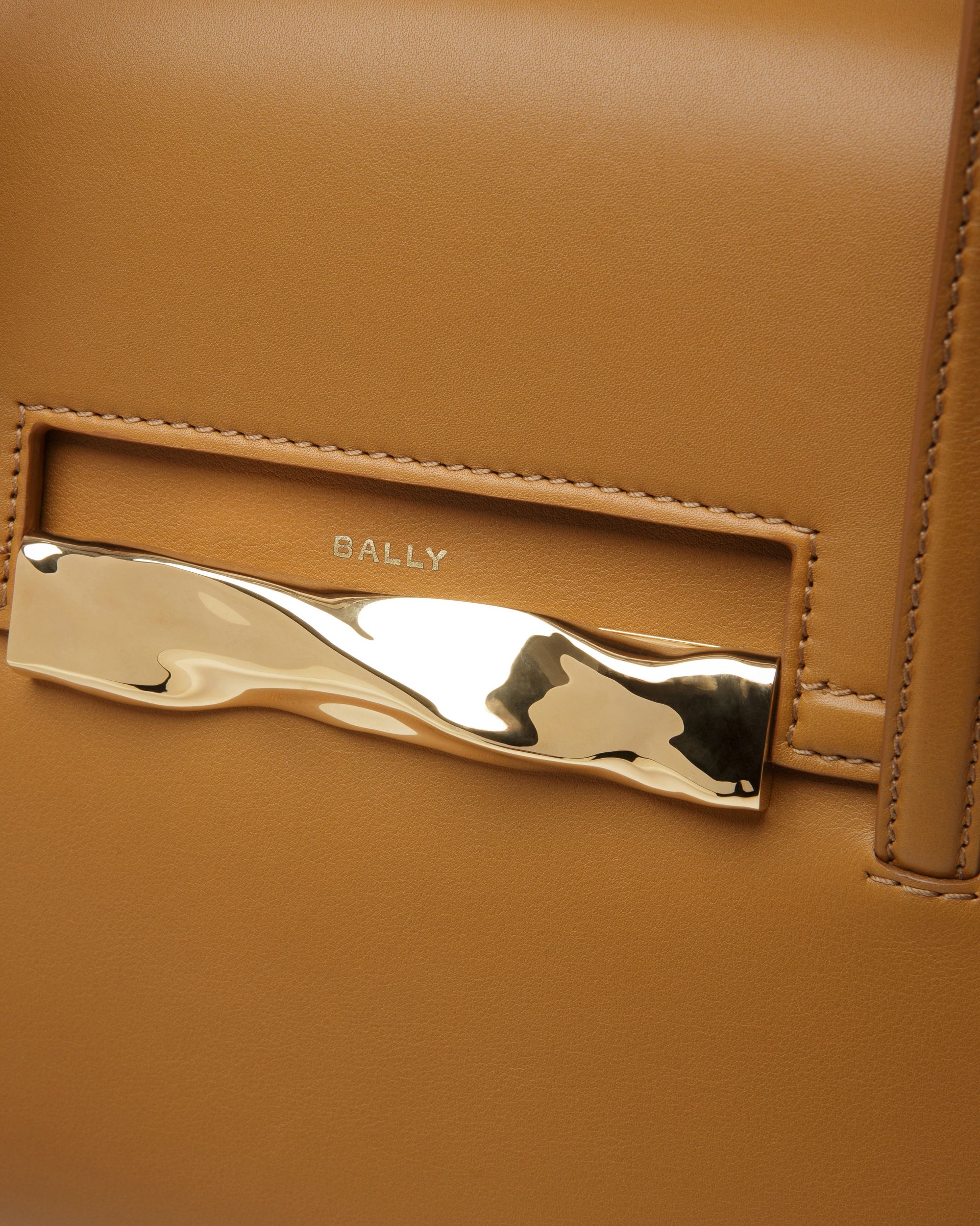 Baroque Shoulder Bag In Desert Leather - Women's - Bally - 06