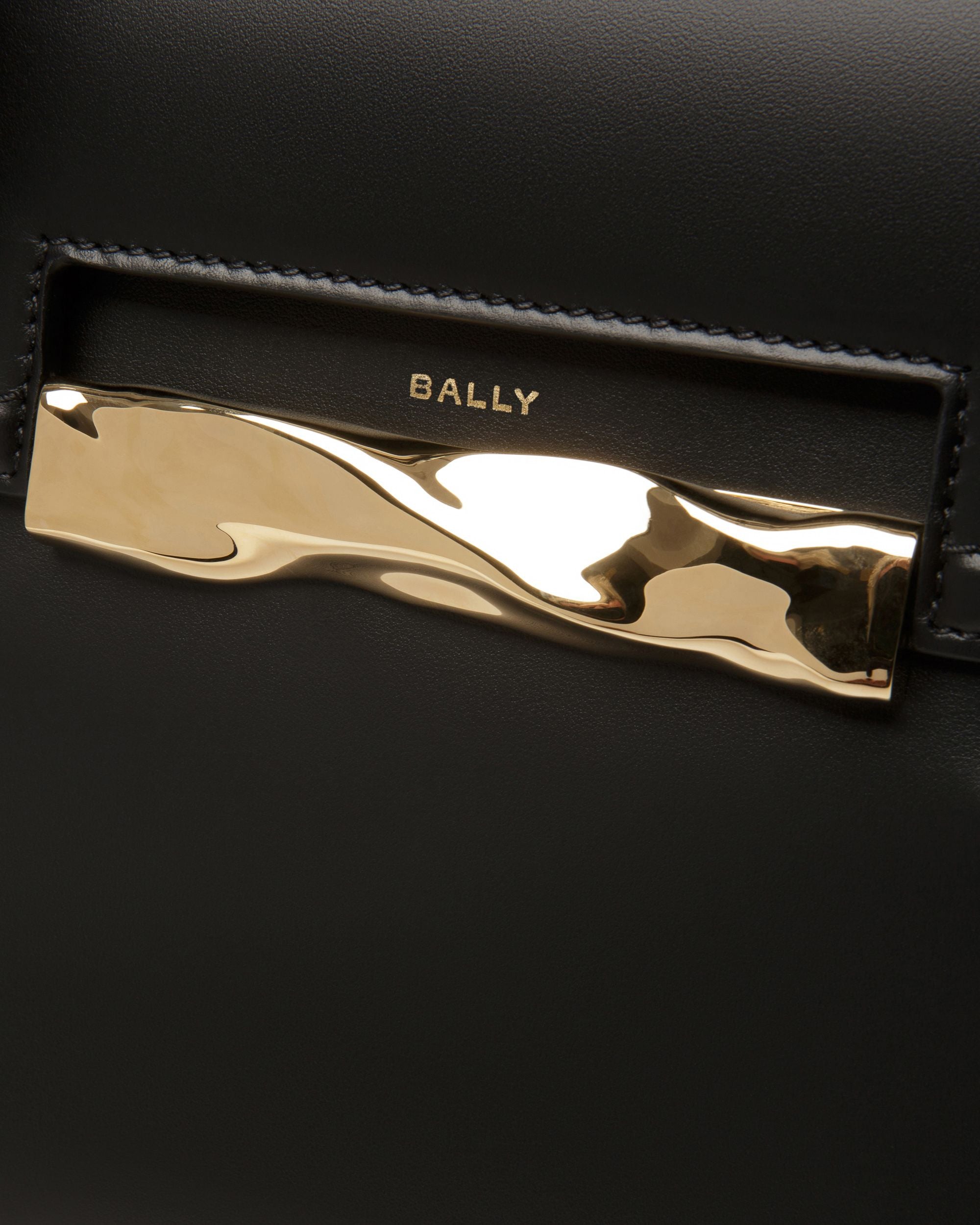 Baroque Shoulder Bag In Black Leather - Women's - Bally - 06