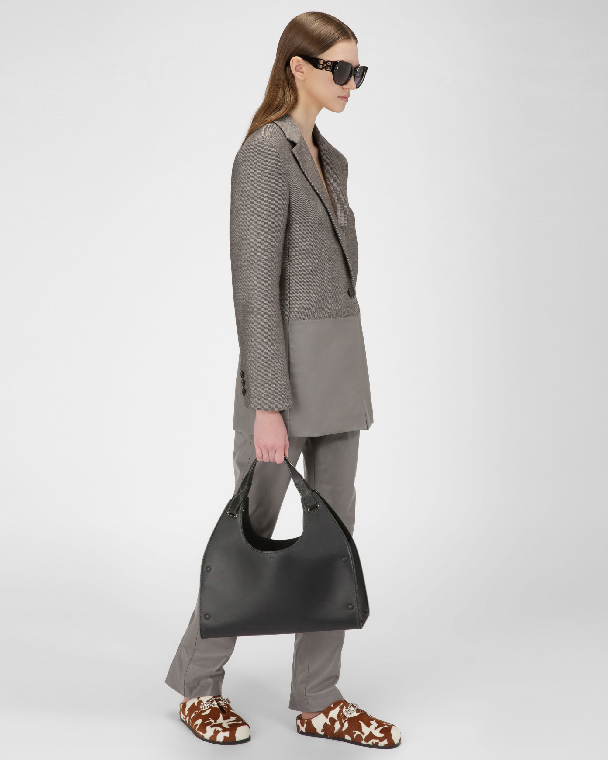 Ahres Leather Shoulder Bag In Black - Women's - Bally - 07