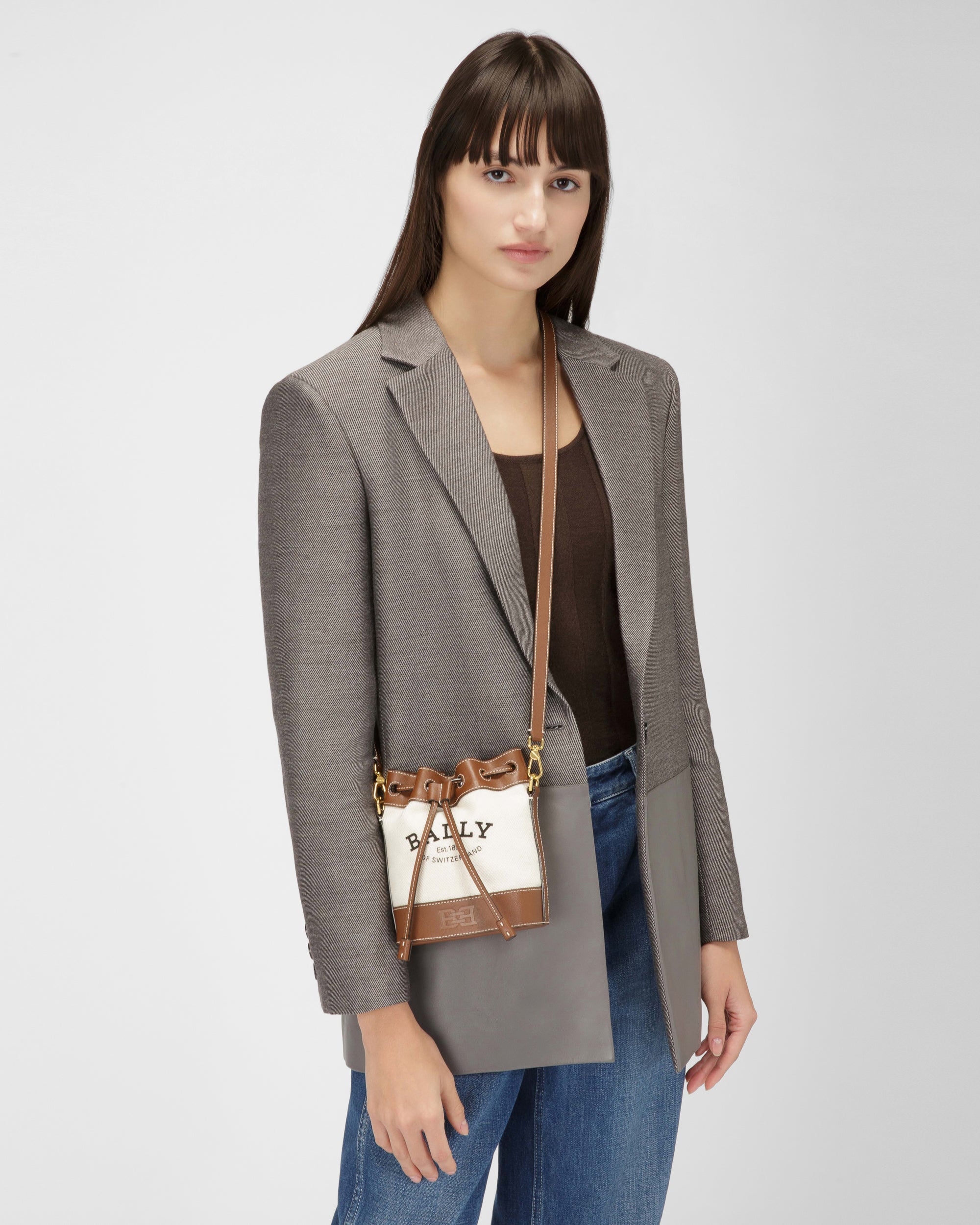 Cleoh Fabric Bucket Bag In Natural And Brown - Women's - Bally - 02