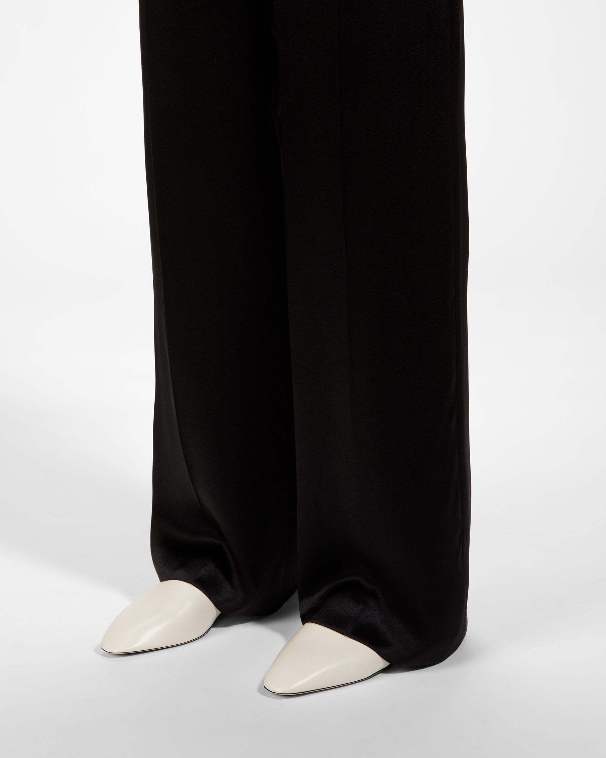 Nara Leather Flat Pumps In Bone - Women's - Bally - 06