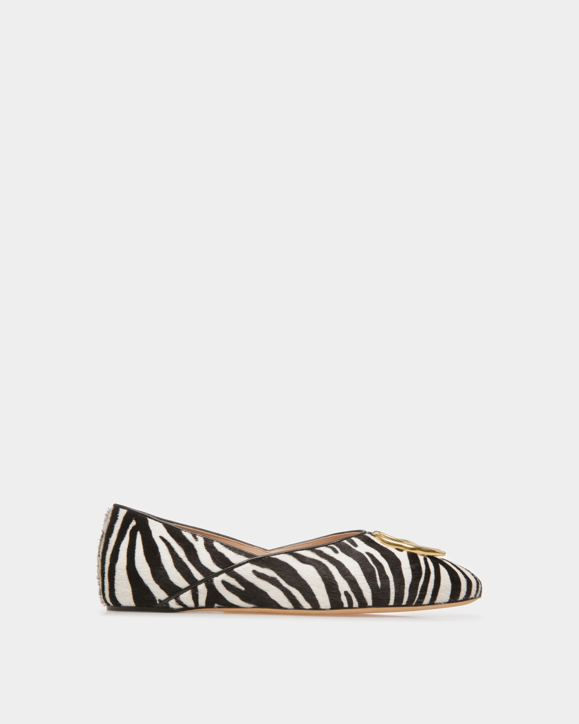 Emblem Slippers In White And Black Fur Leather - Women's - Bally - 01