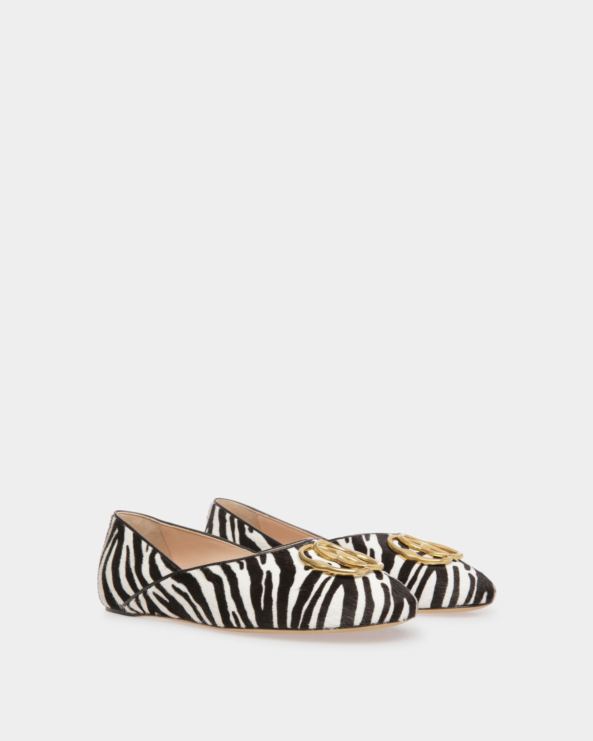 Emblem Slippers In White And Black Fur Leather - Women's - Bally - 02