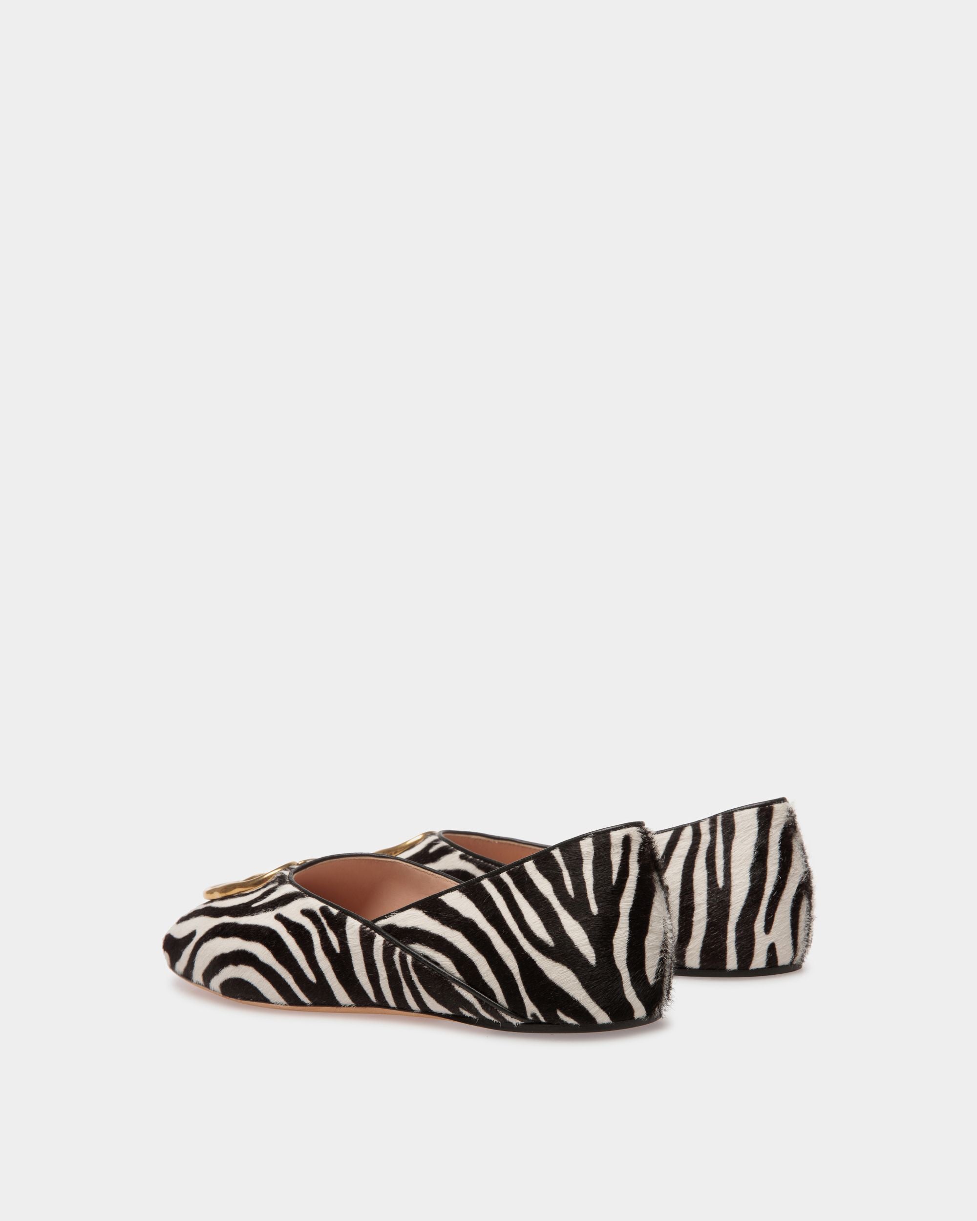 Emblem Slippers In White And Black Fur Leather - Women's - Bally - 03