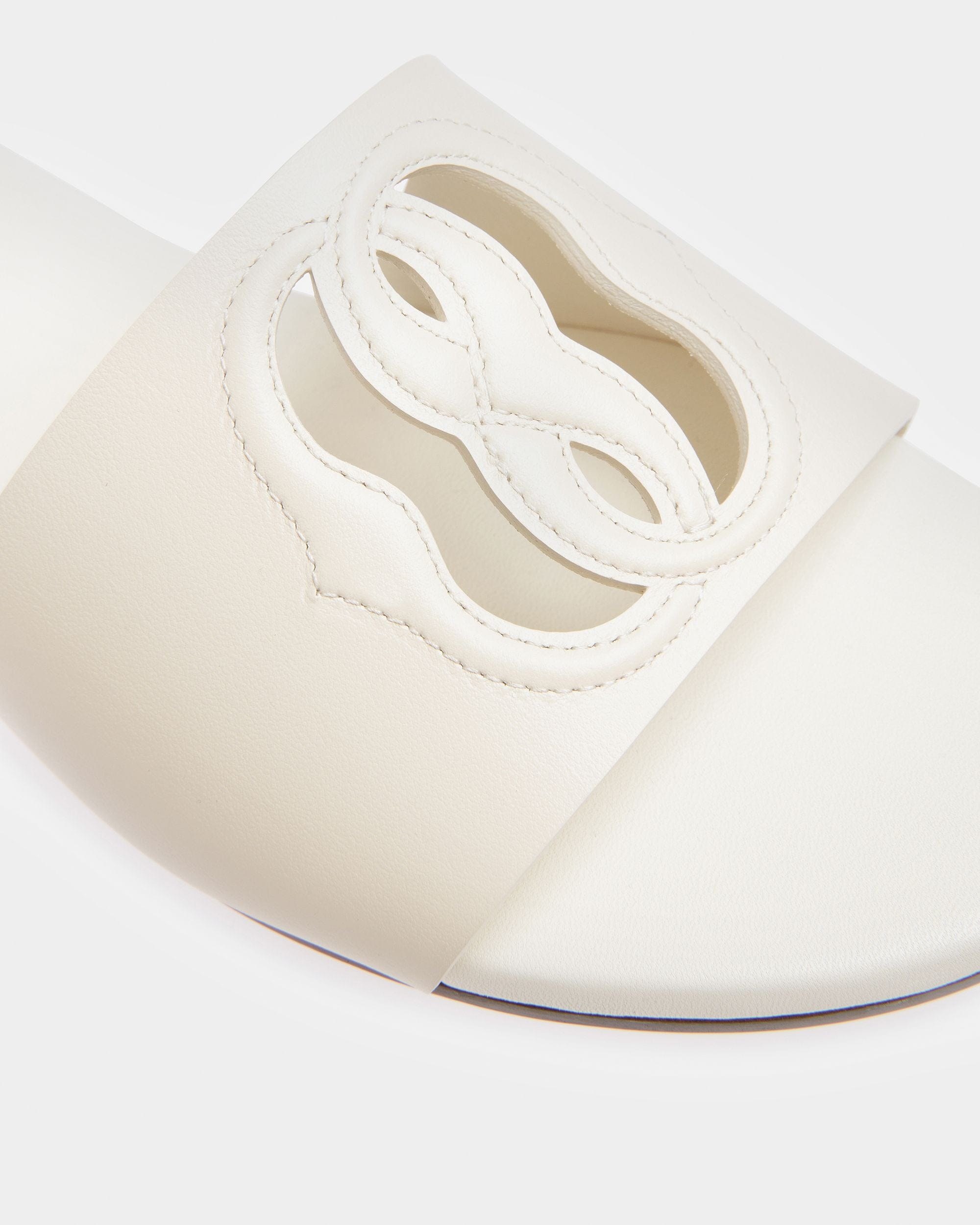 Emblem Slides In Bone Leather - Women's - Bally - 04