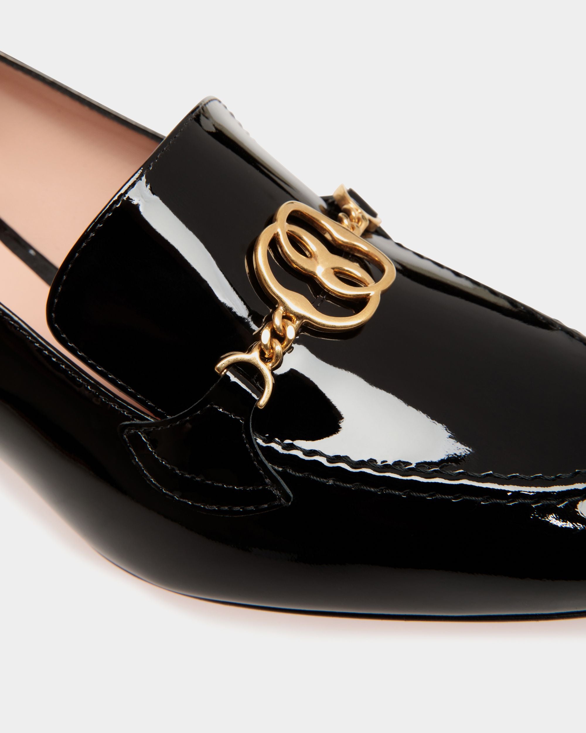 Daily Emblem Pump in Black Patent Leather - Women's - Bally - 05